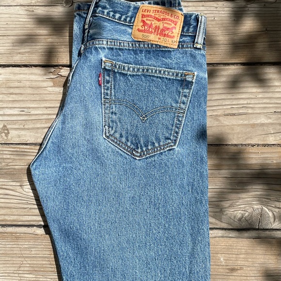 Levi Jeans - Picture 1 of 3